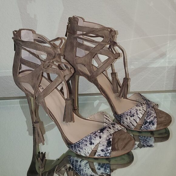 Bebe Lea Tassleled Tie-up Sandal Size 10 - Picture 5 of 16